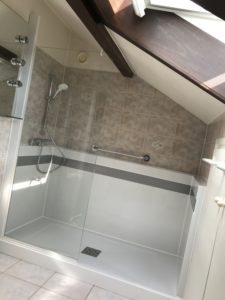 Transformation de baignoire en douche à Villy-le-Pelloux - RENOVBAIN RHONE ALPES
