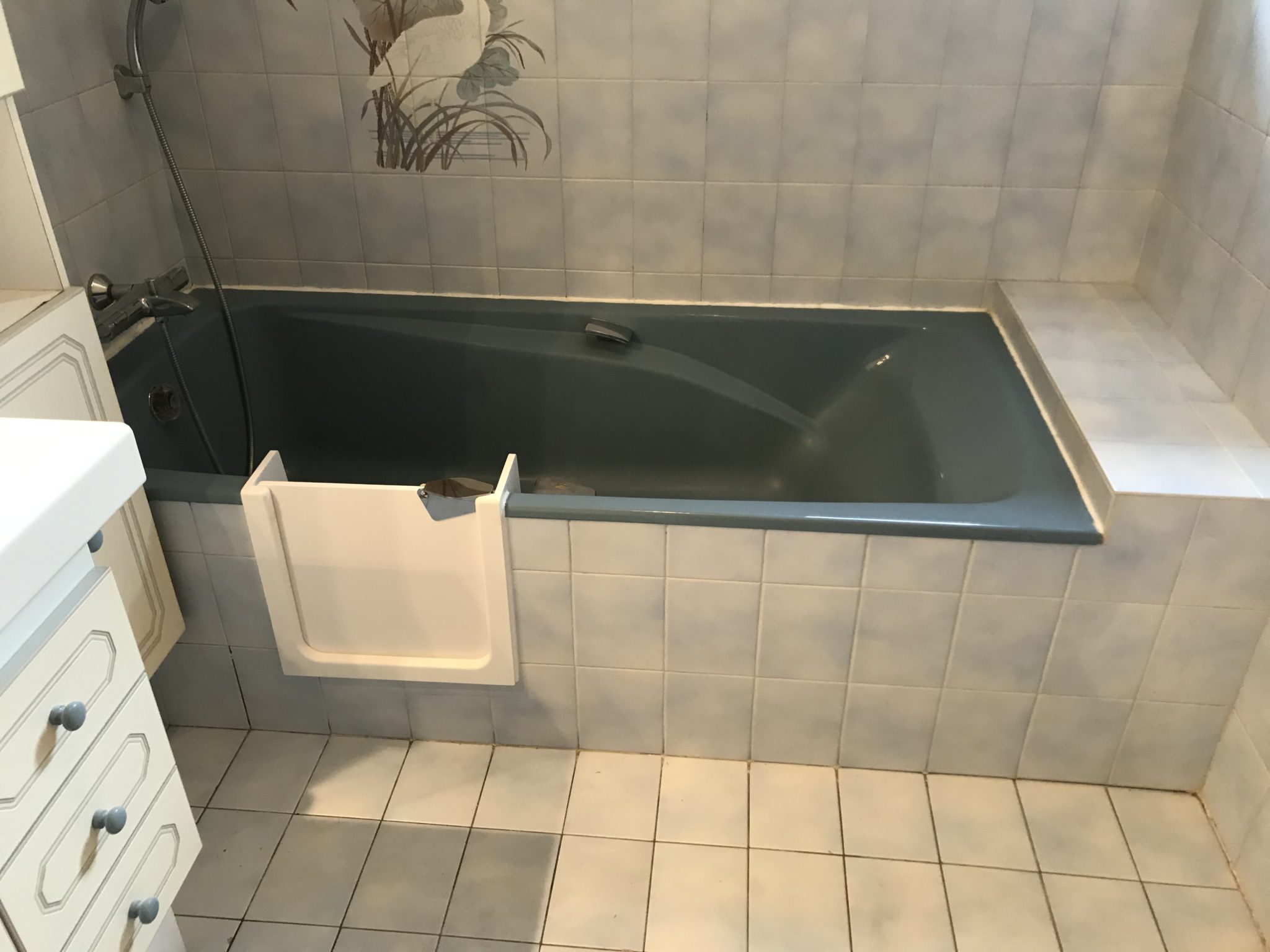 Ouverture de baignoire et pose d’une porte étanche à la Roche-sur-Foron - RENOVBAIN RHONE ALPES