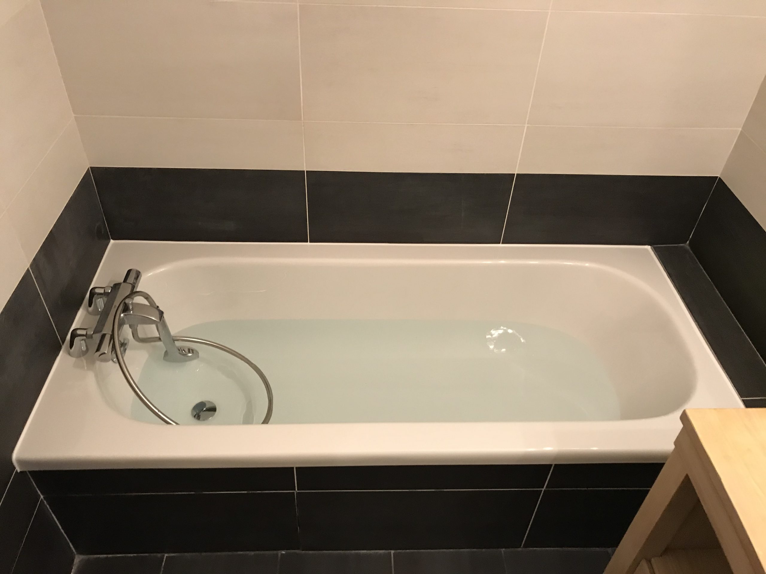 Pose d’une coque encastrable à Annecy en Haute-Savoie - RENOVBAIN RHONE ALPES