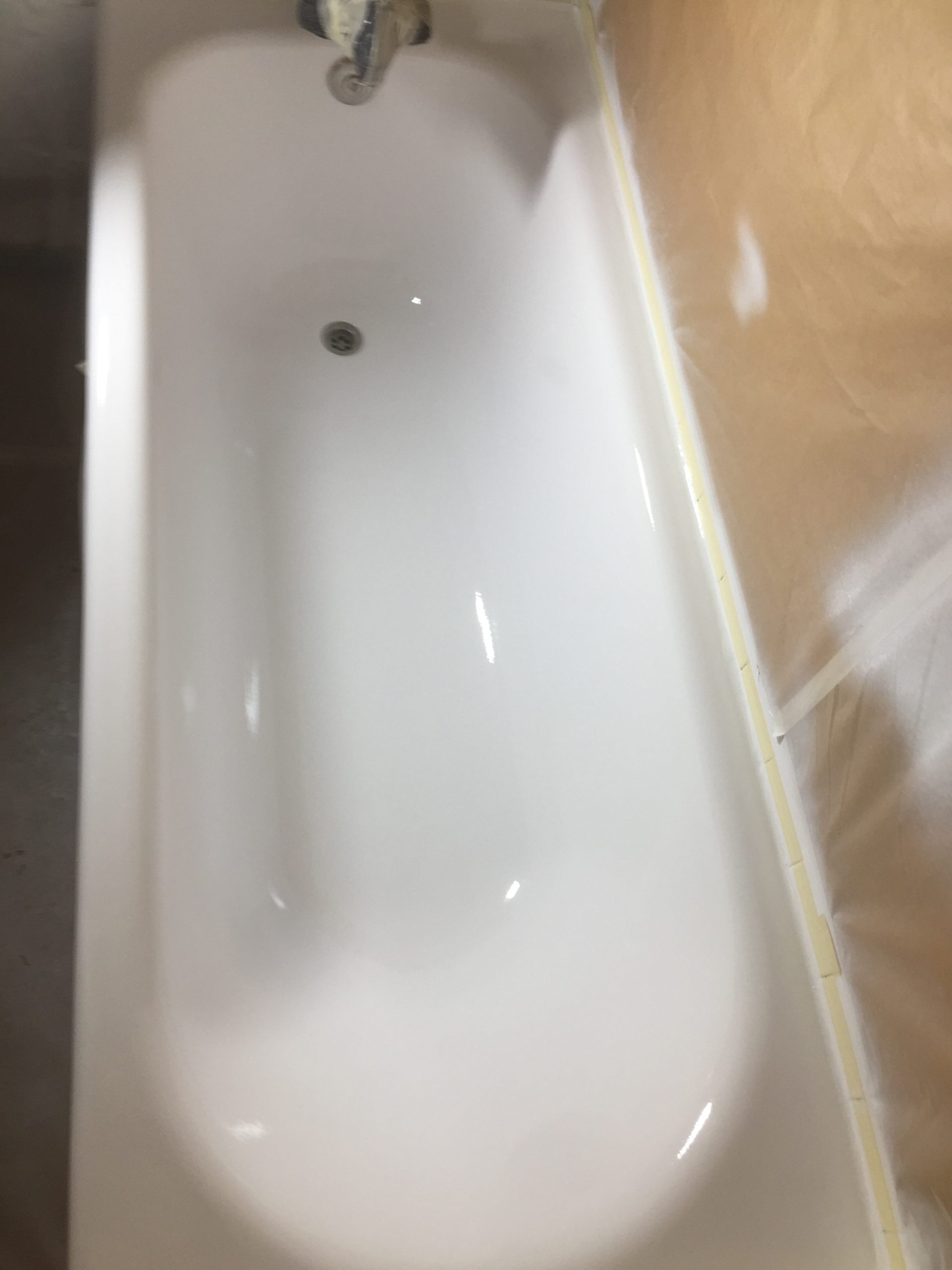 Rénovation de baignoire par projection de résine blanche à Saint-Jorioz en Haute-Savoie - RENOVBAIN RHONE ALPES