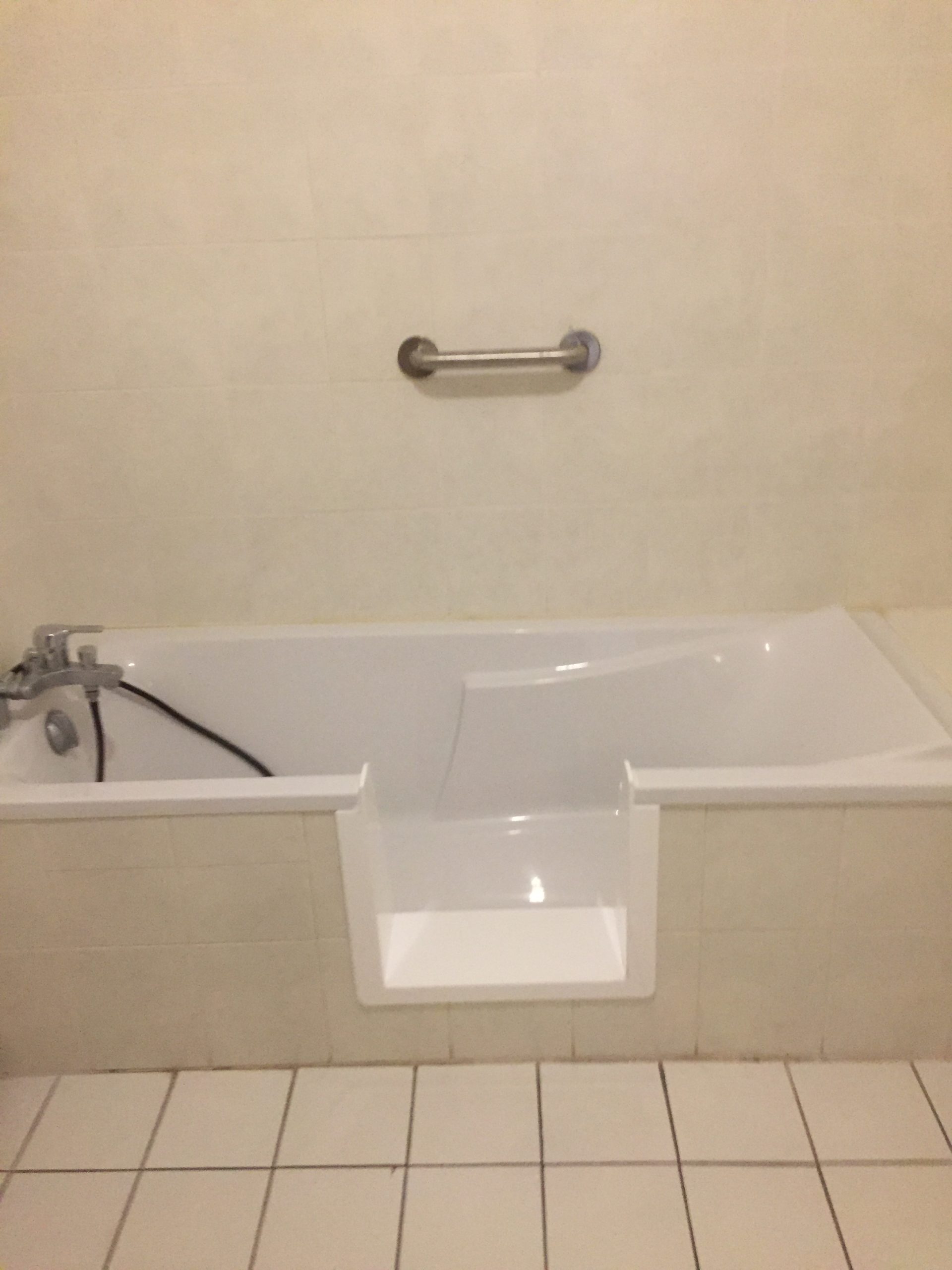 Ouverture latérale de baignoire à Bonneville - RENOVBAIN RHONE ALPES