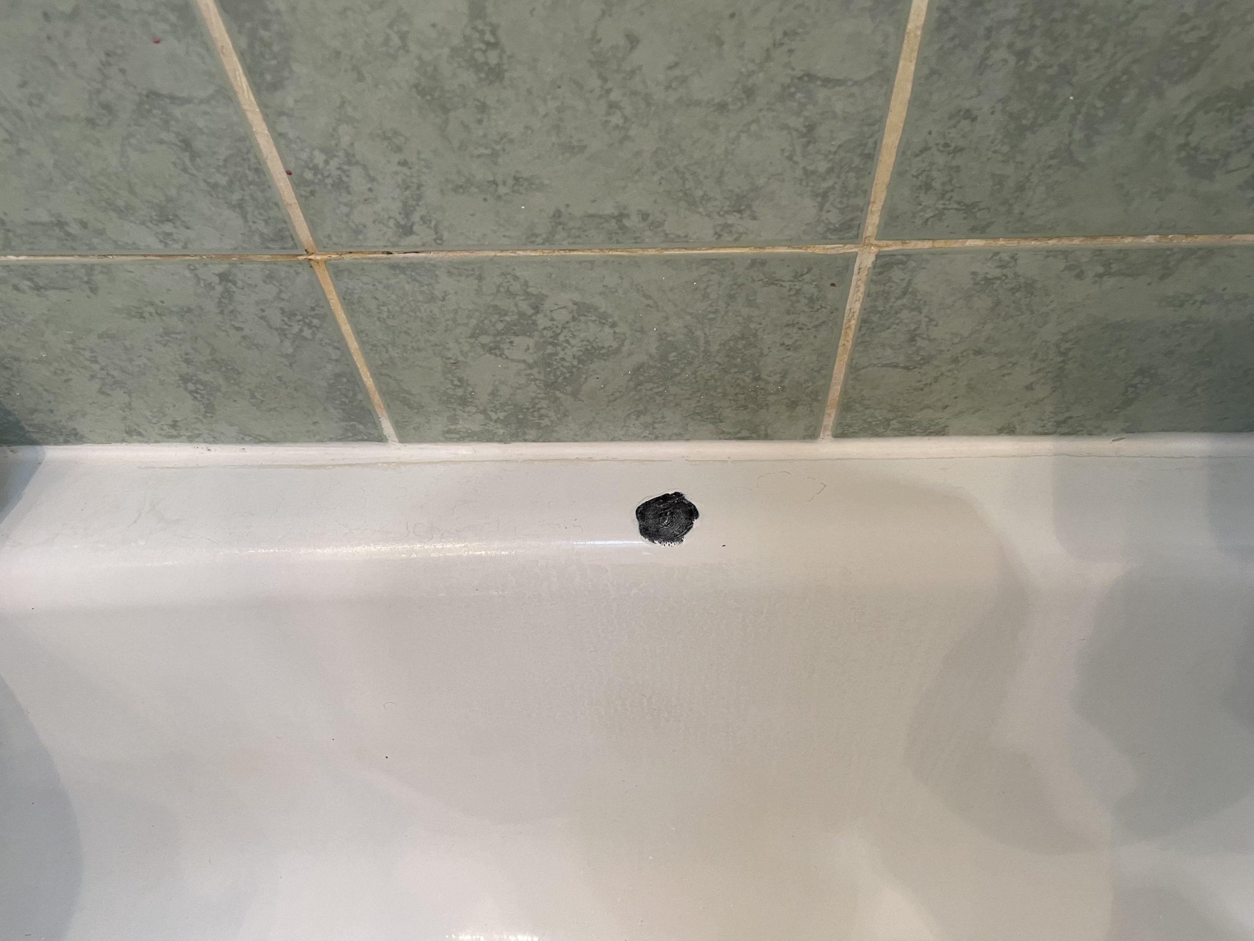 Rénovation de baignoire par projection de résine blanche à Cluses - RENOVBAIN RHONE ALPES