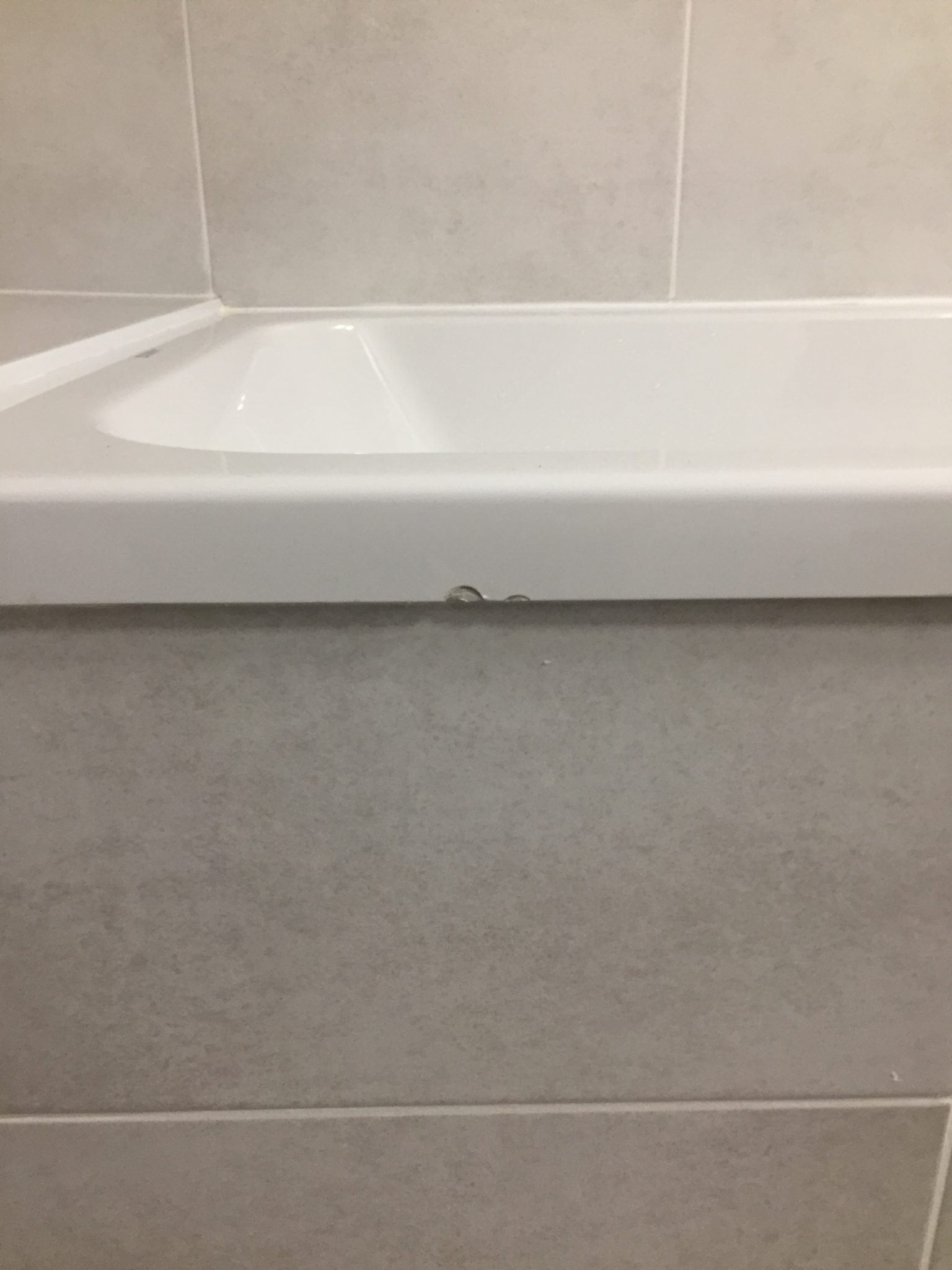 Réparation d’éclat d’une baignoire à Chamonix en Haute-Savoie - RENOVBAIN RHONE ALPES