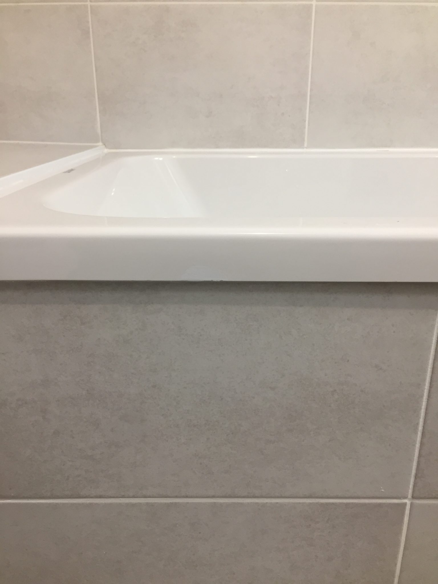 Réparation d’éclat d’une baignoire à Chamonix en Haute-Savoie - RENOVBAIN RHONE ALPES