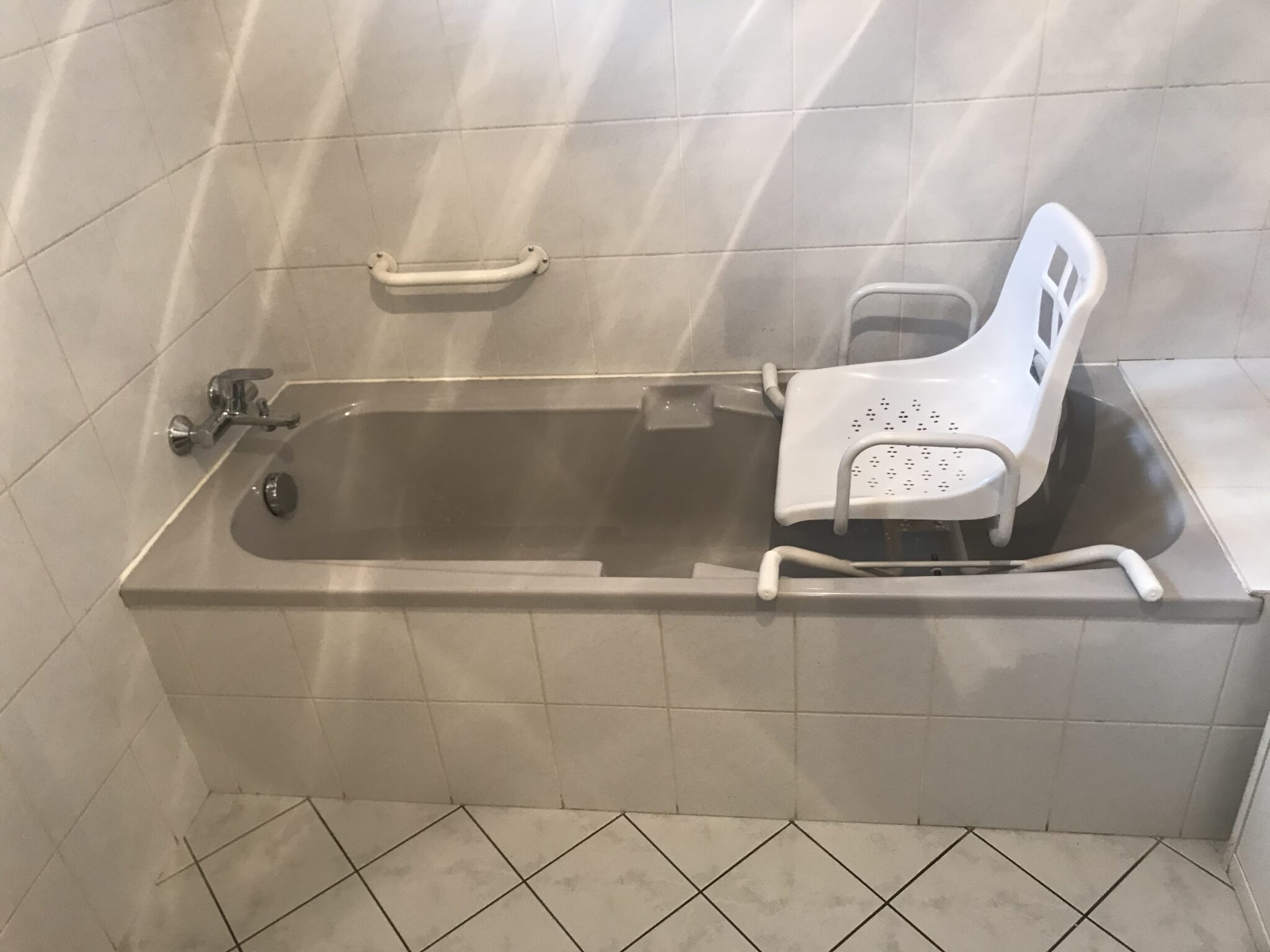 Ouverture latérale avec pose d'une porte anti éclaboussure