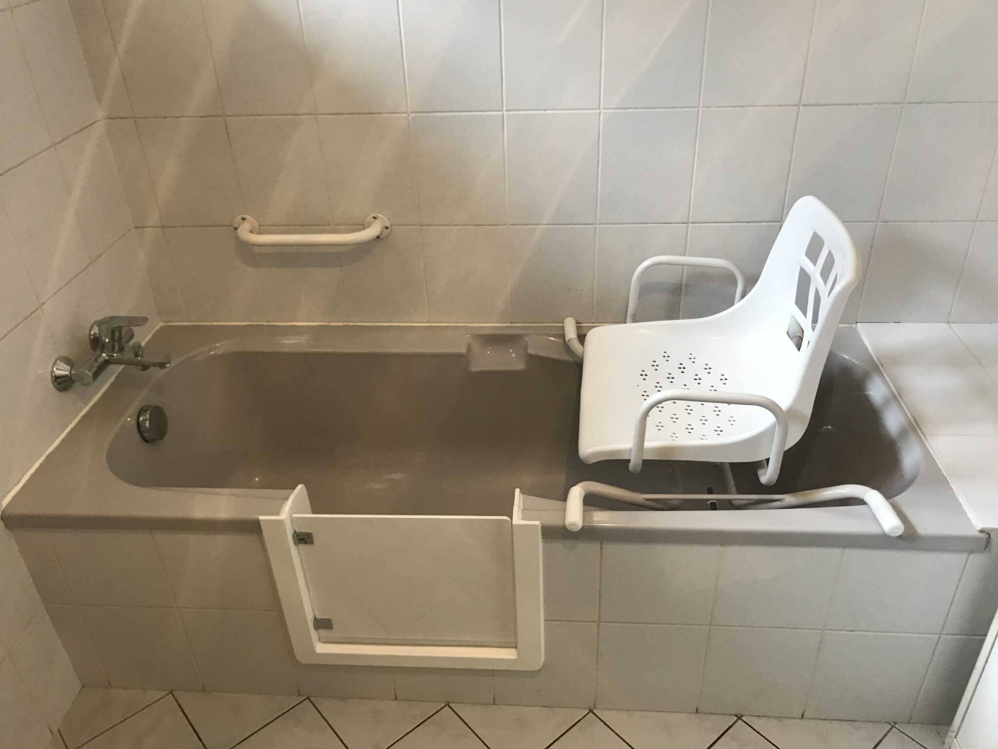Ouverture latérale avec pose d'une porte anti éclaboussure