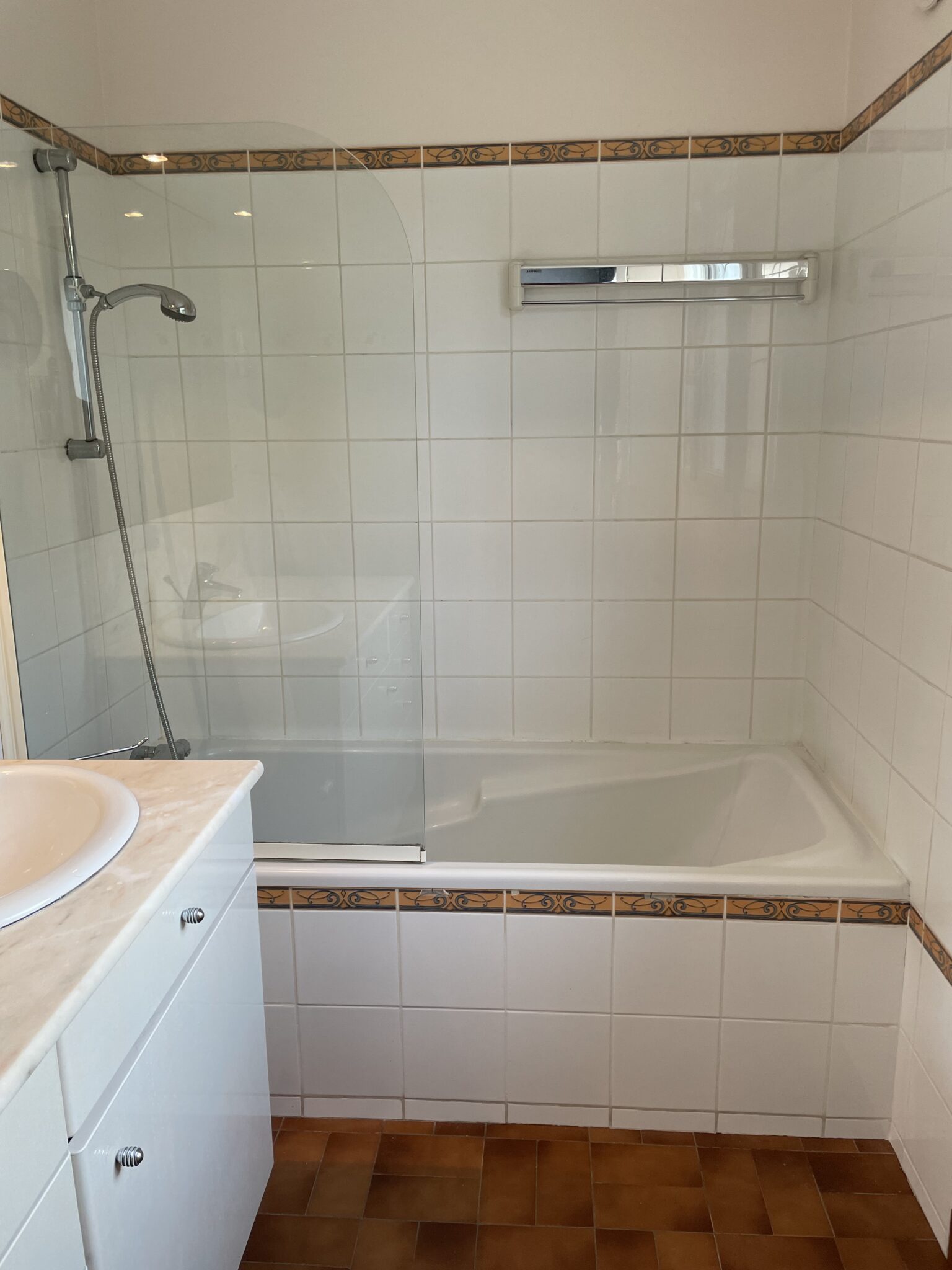 Ouverture latérale avec pose d'une porte étanche à Albertville