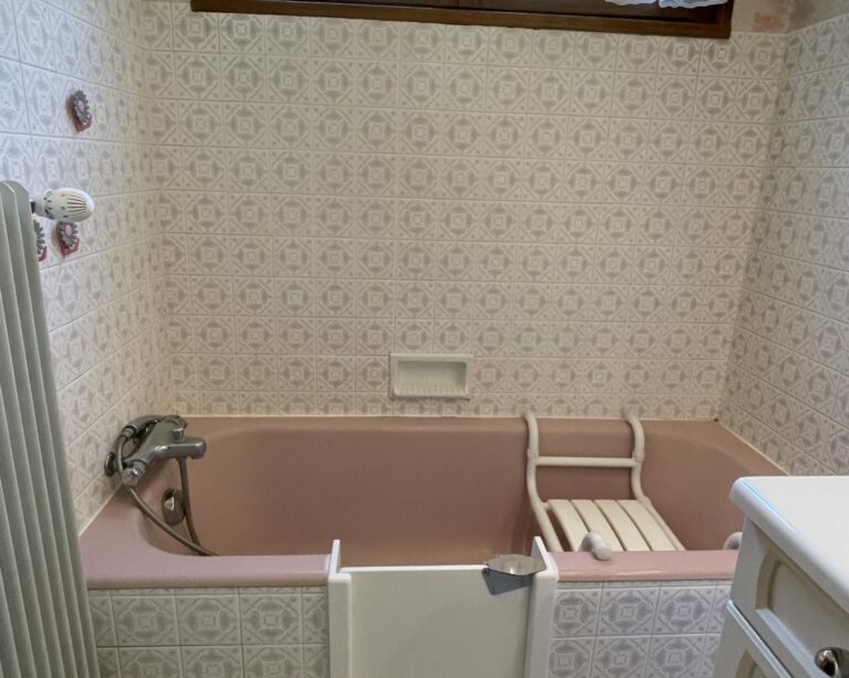 ouverture d'une baignoire et la pose d'un portillon étanche