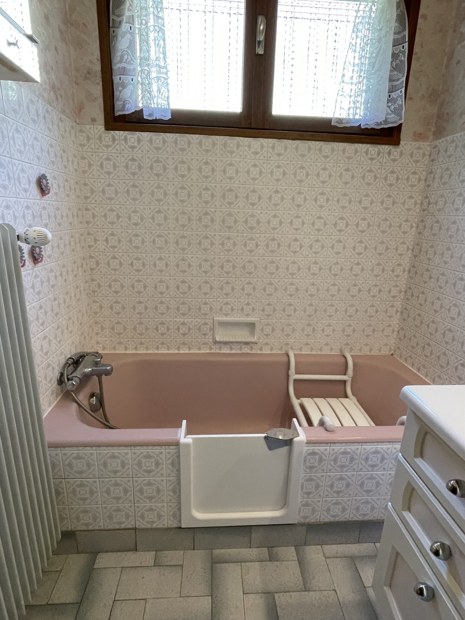 ouverture d'une baignoire et la pose d'un portillon étanche