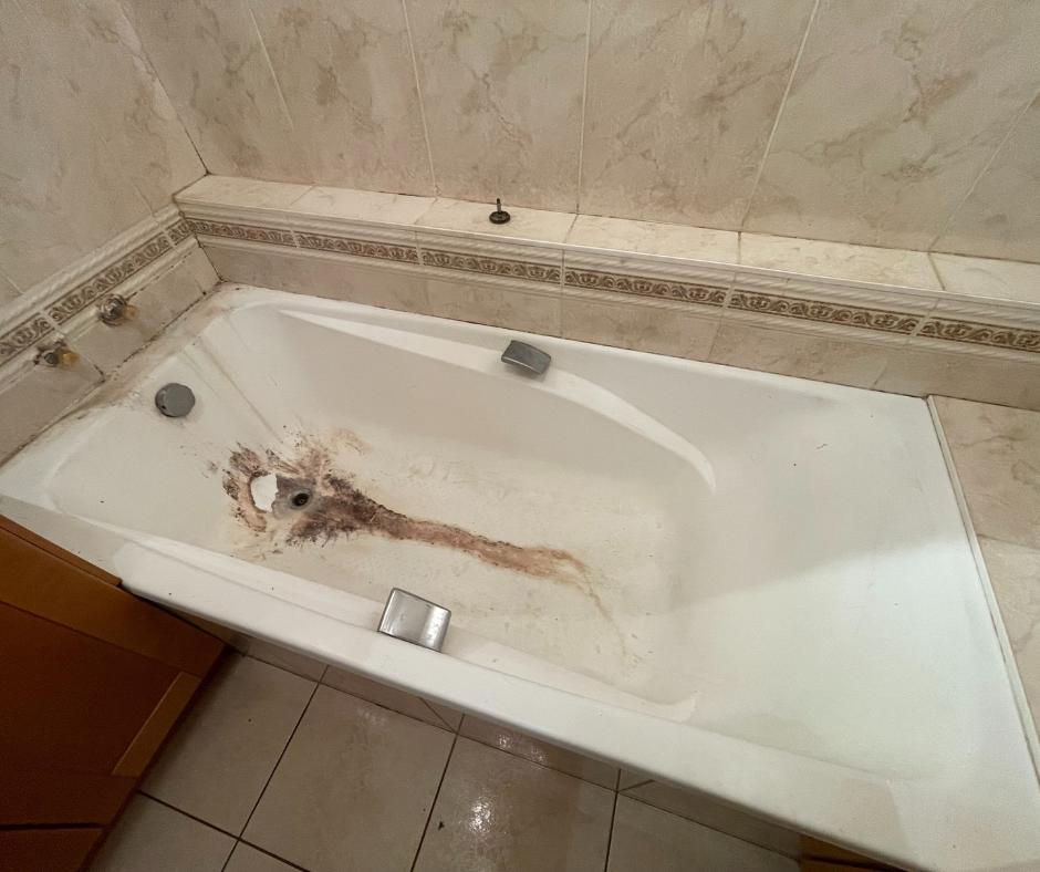 Rénovation d’une baignoire abîmée : une seconde vie pour l’espace bain à Aix-les-Bains - RENOVBAIN RHONE ALPES